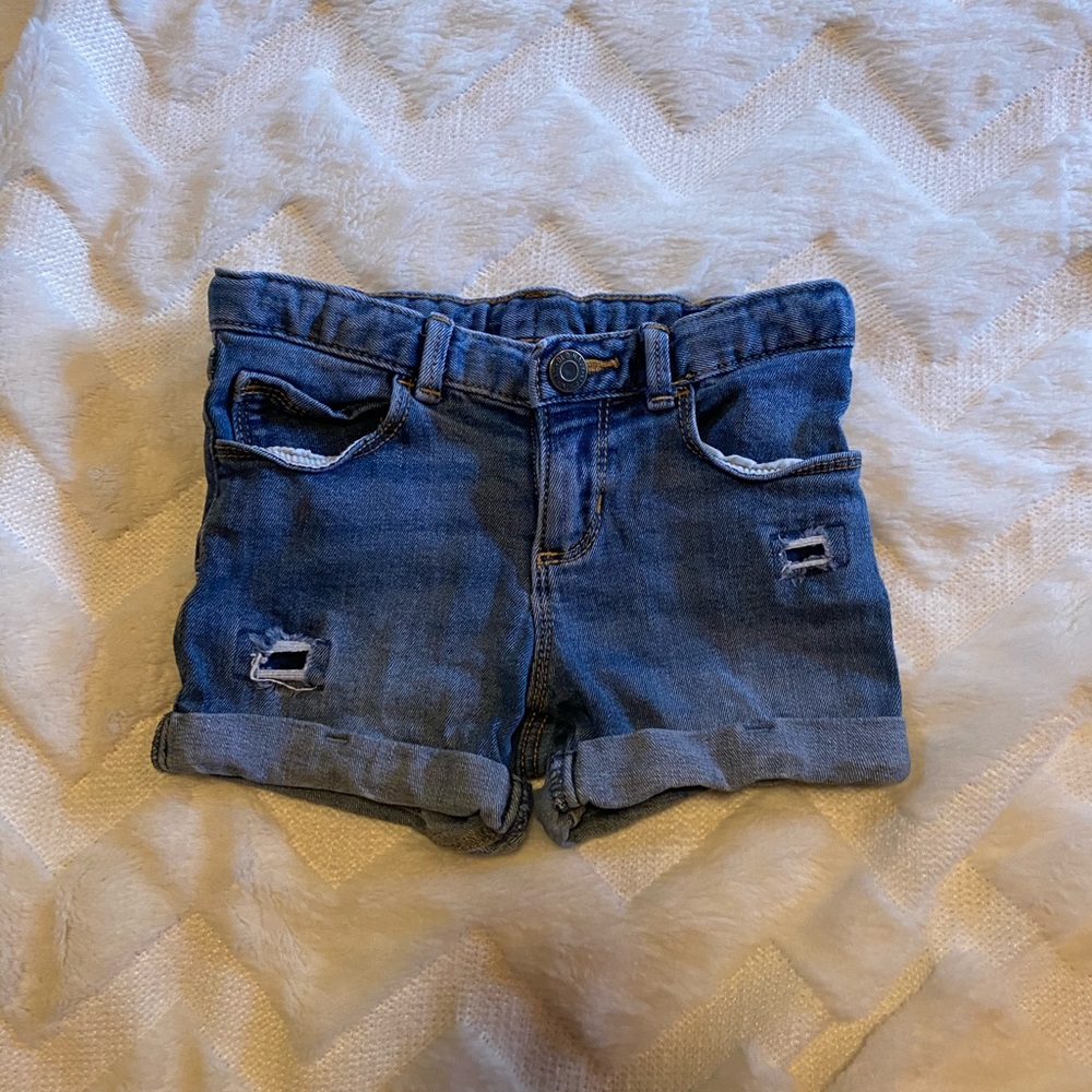 Old Navy toddler girls jean shorts. Size 4t.